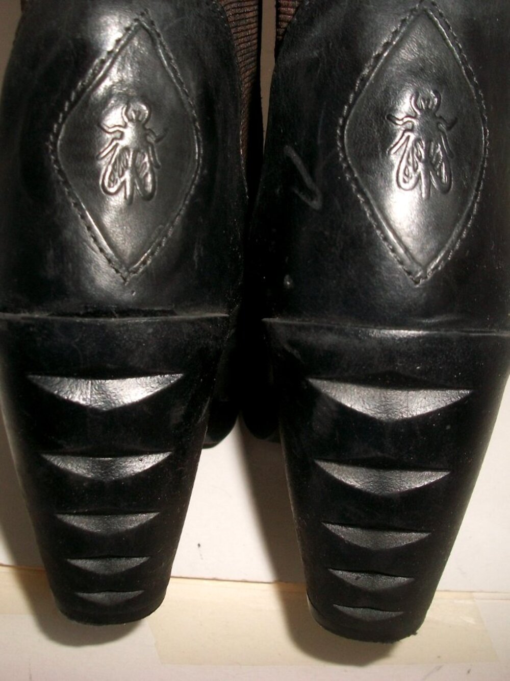 FLY LONDON HighHeel Black Leather RubberSole Boots w Patterned Chelsea Panel